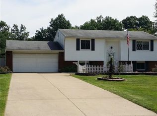 1951 Birch Trace Dr, Youngstown, OH