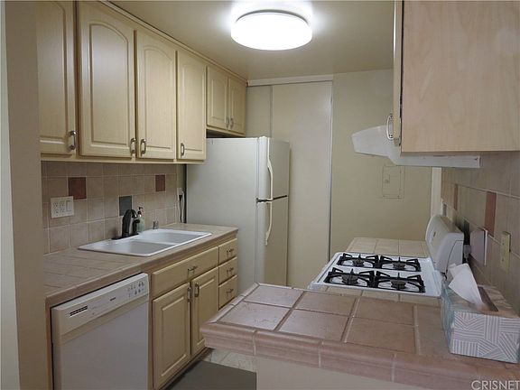 5th image of 20134 Leadwell St Unit 226