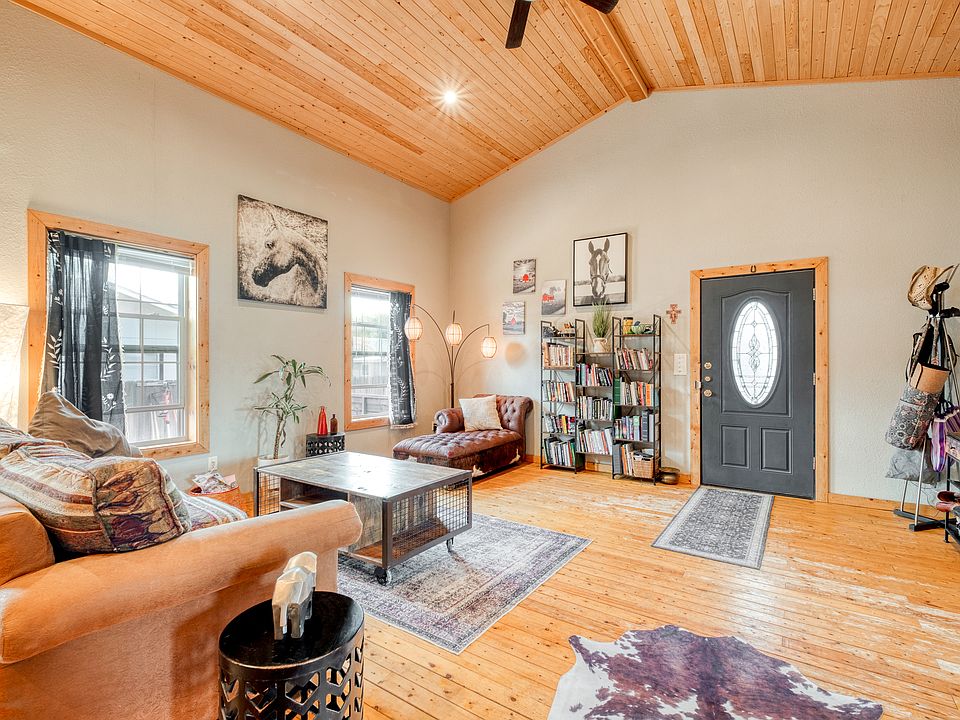 1st image of 505 San Saba St