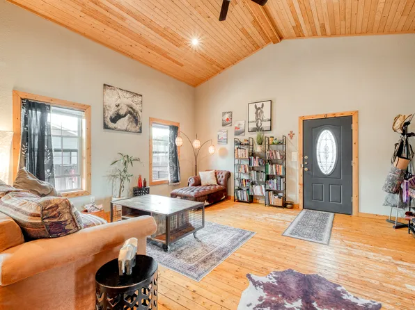 505 San Saba St, Lockhart, TX 78644