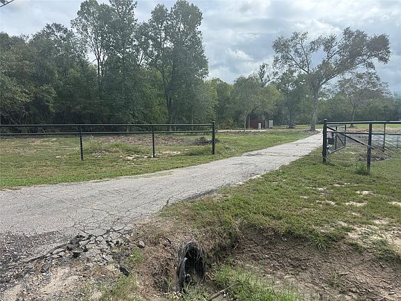3rd image of 13284 Calhoun Rd
