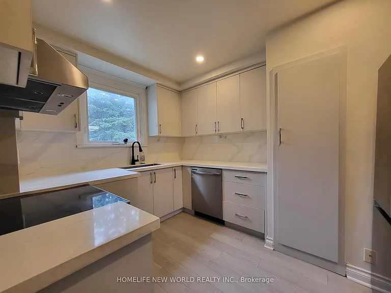 118 Cartier Cres #UPPER — Photo 7