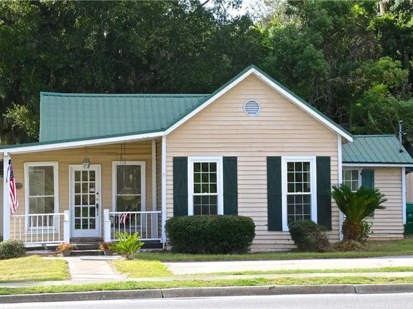 303 N Way, Darien, GA 31305
