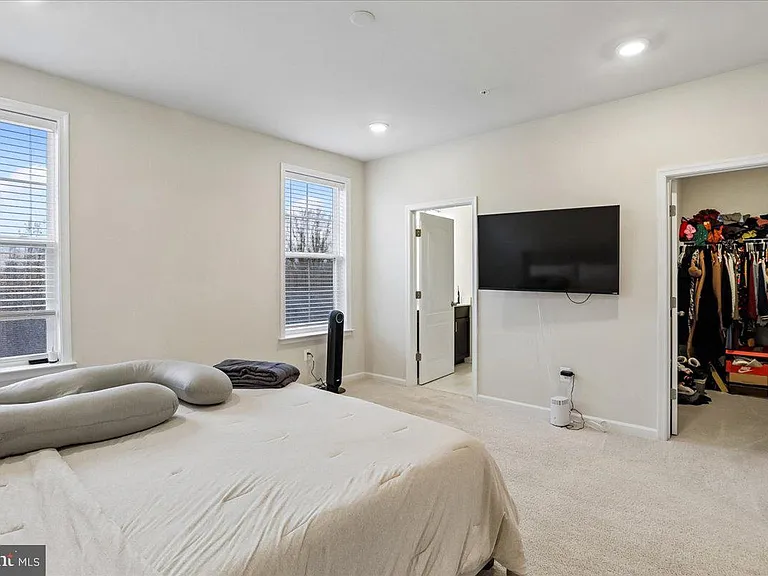 10800 Blanton Way — Photo 12
