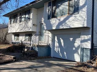 528 Oregon Trl, Lincoln, NE 68521