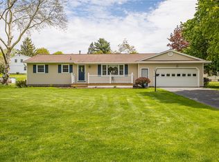 4 Dahlia Dr, Fairport, NY 14450