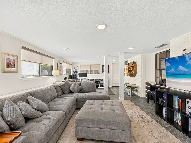 3040 Panhandle Dr — Photo 16