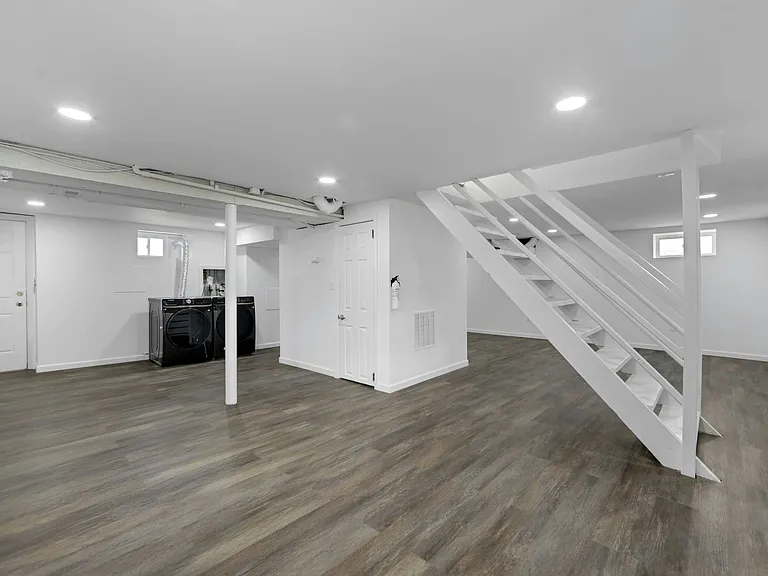 380 Grand Ave — Photo 22