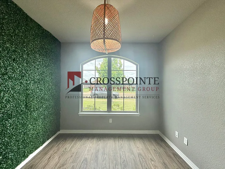 332 Kingdom Blvd — Photo 15