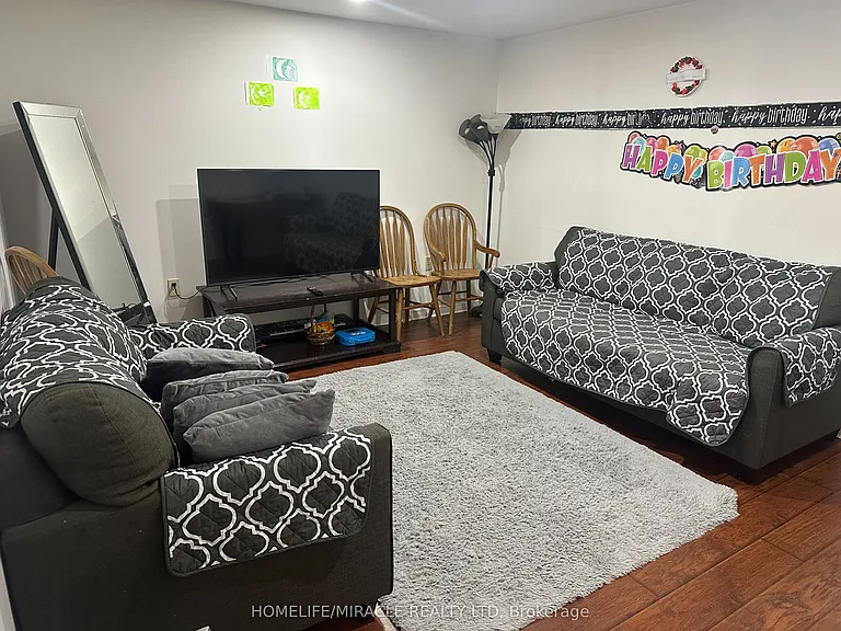 7200 Harding Cres — Photo 36