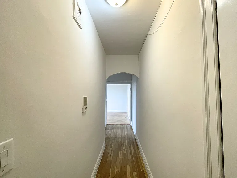 815 E 14th St #6C — Photo 8