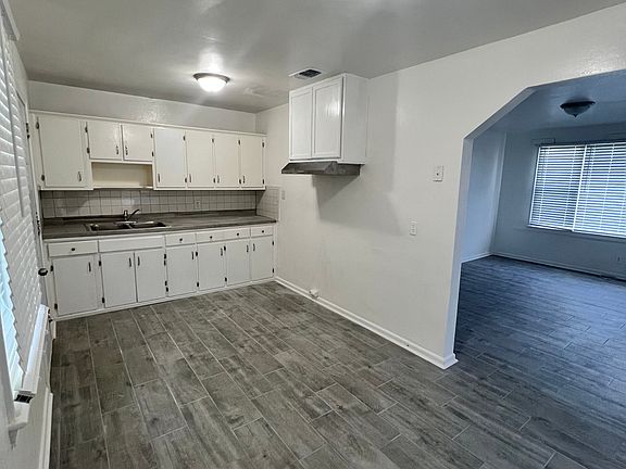 2nd image of 2850 Calloway Cir
