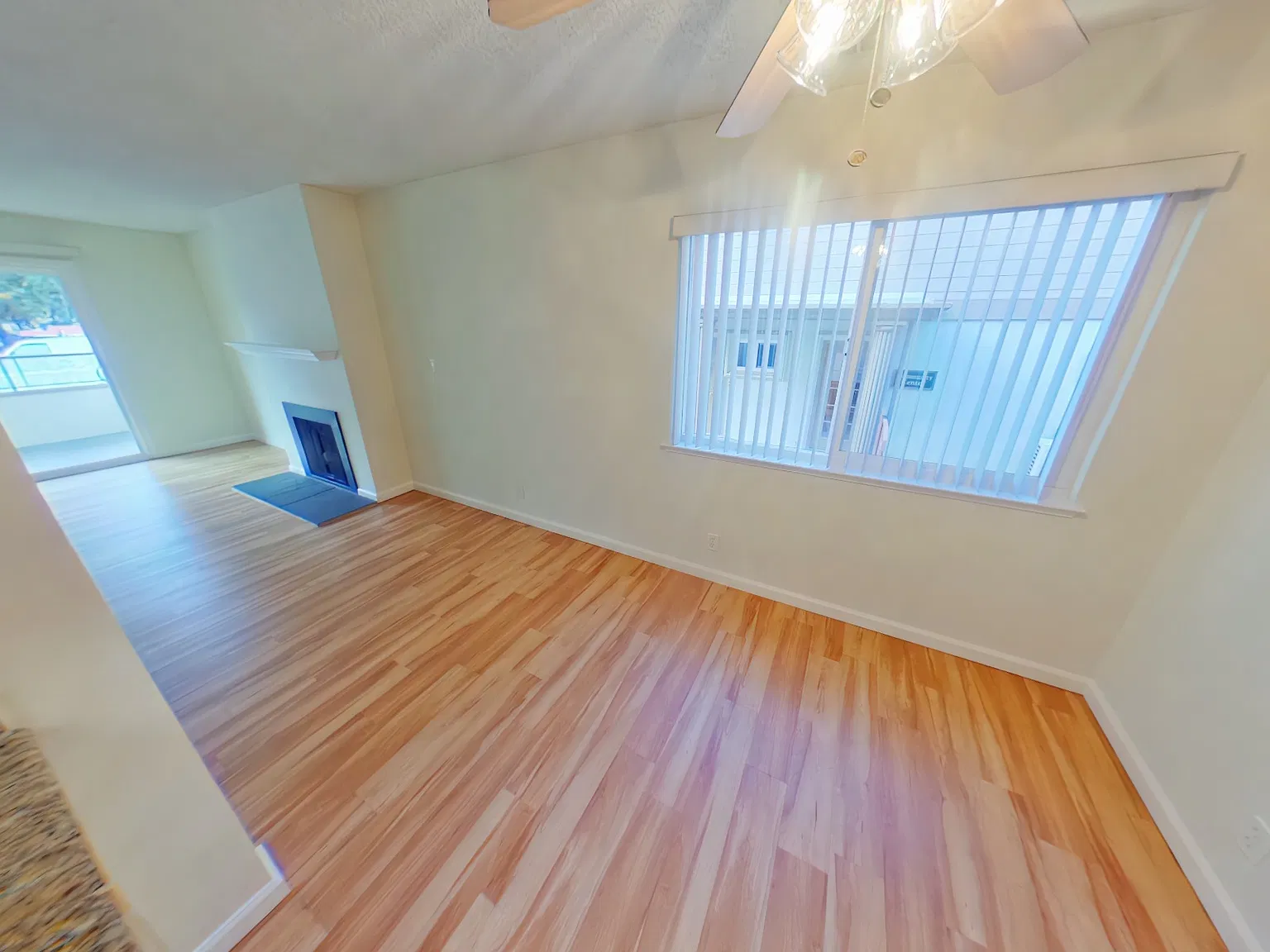 424 Oak Grove Ave — Photo 2