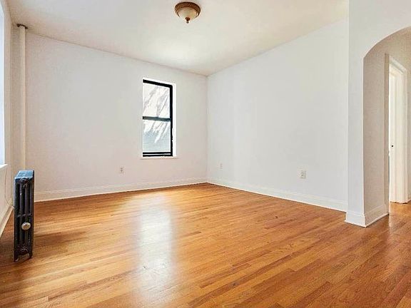 3rd image of 224 E 48th St APT 2C
