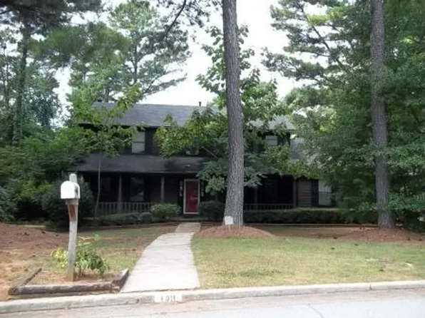 1411 Stoneleigh Hill Rd, Lithonia, GA 30058