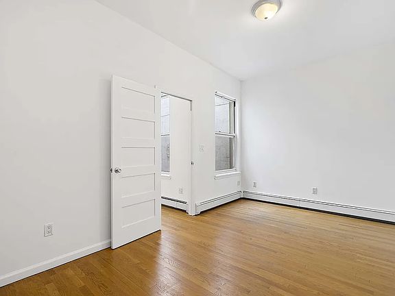 3rd image of 174 Douglass St #1