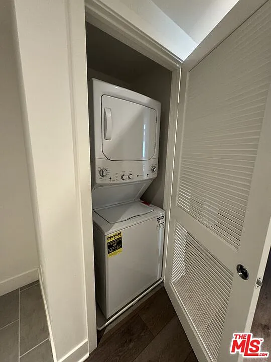 2 bed, 2.0 bath, 1005 sqft, $3,900 — Photo 4
