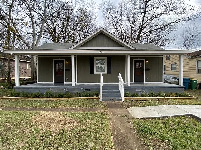 2115 S Pine St #B — Photo 1