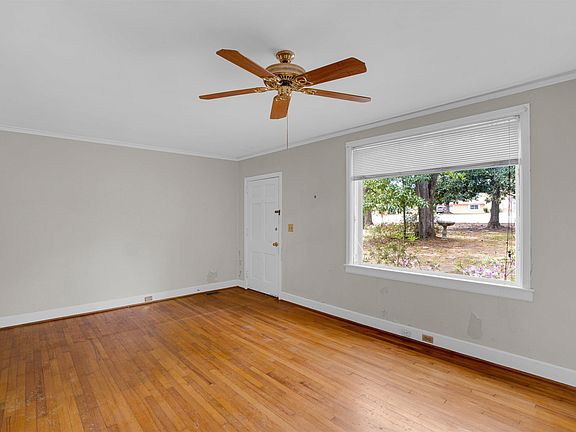 3rd image of 412 N Trenholm Rd