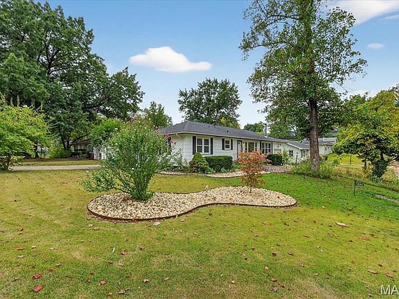 2nd image of 8898 Darnell Pl