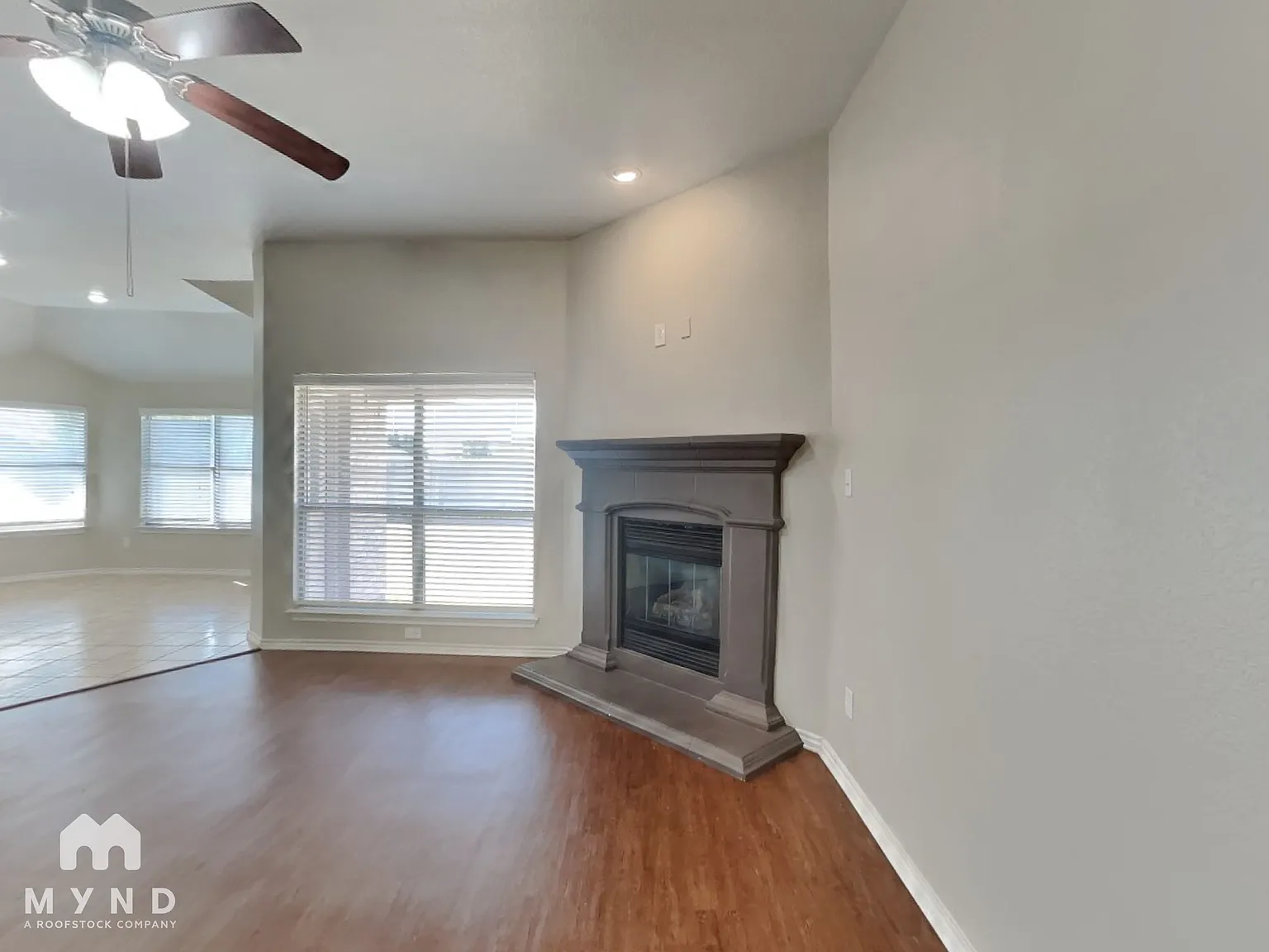 4 bed, 2.0 bath, 1905 sqft, $2,335 — Photo 4