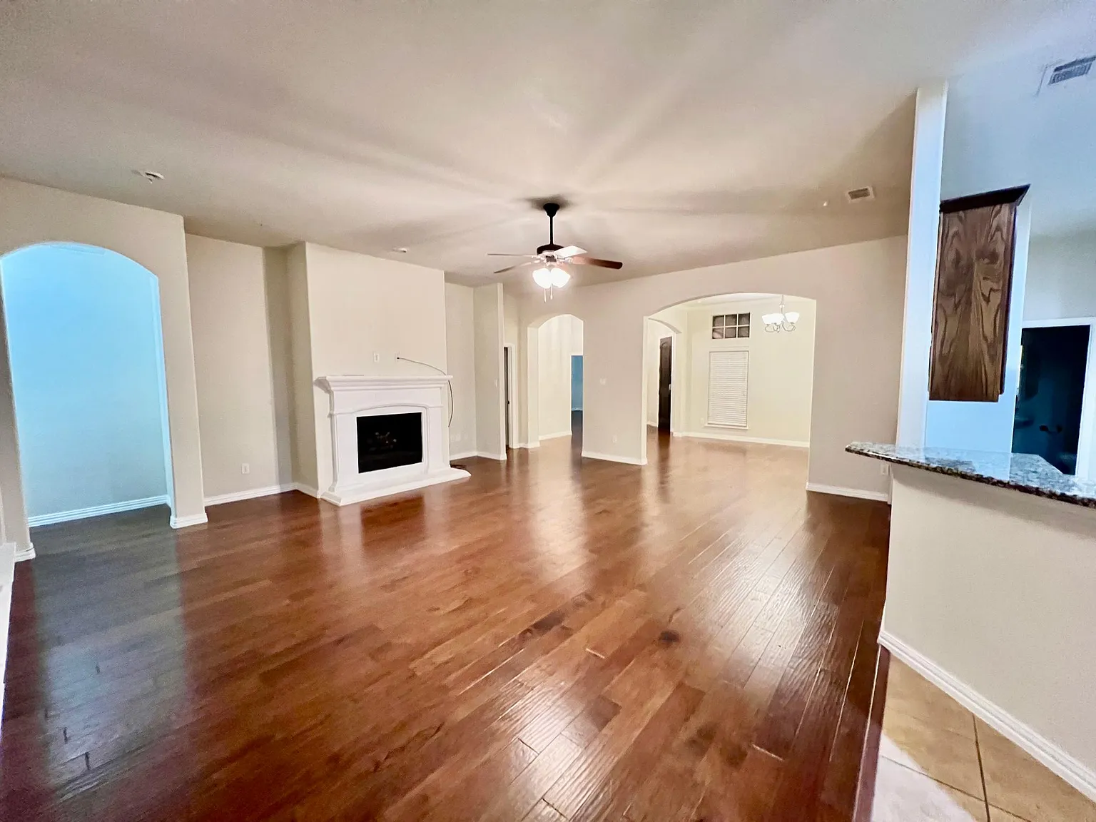 5 bed, 3.5 bath, 2954 sqft, $2,990 — Photo 2