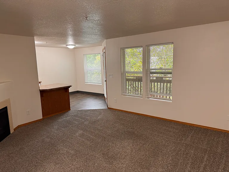 Loganberry Commons — Photo 29