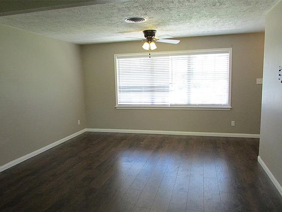3rd image of 1604 Jessie Ln