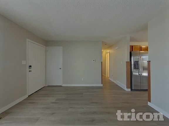 4th image of 2882 Dickens Dr