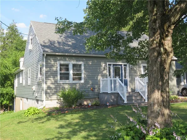 11 Winmar Cres, New Hartford, NY 13413