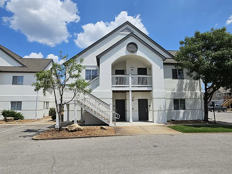 Main Street Residences — Photo 8