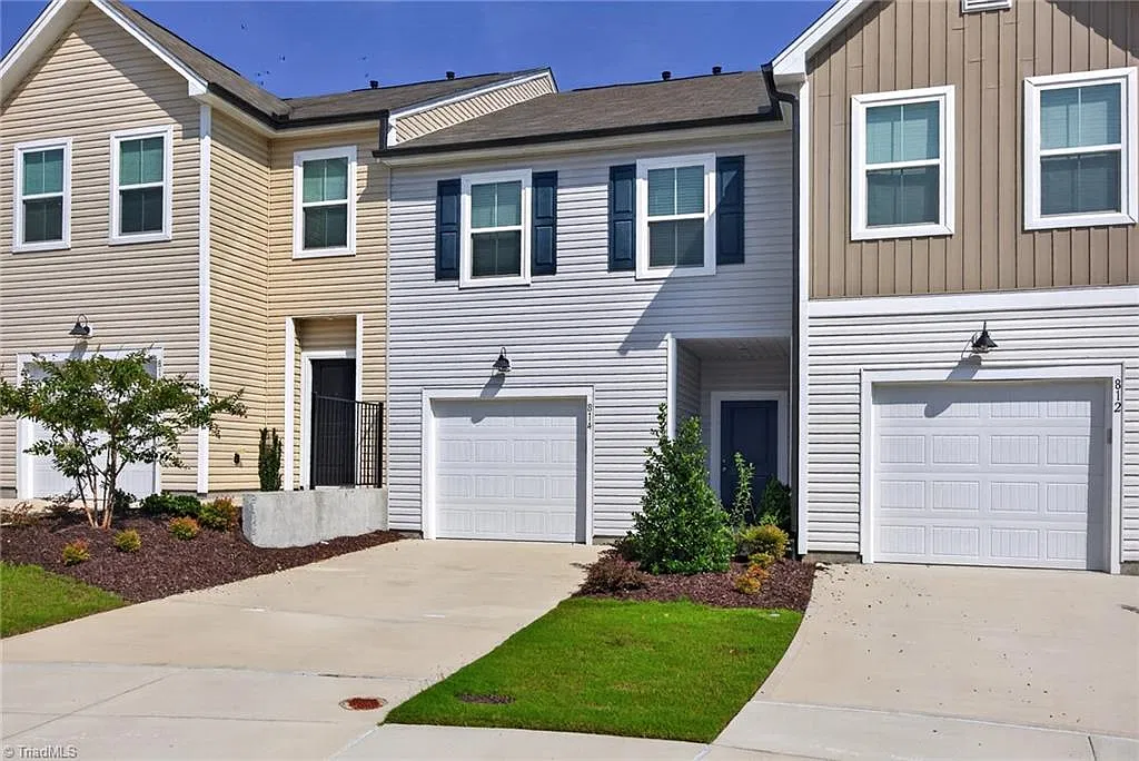 3 bed, 2.5 bath, 1841 sqft, $1,800 — Photo 1