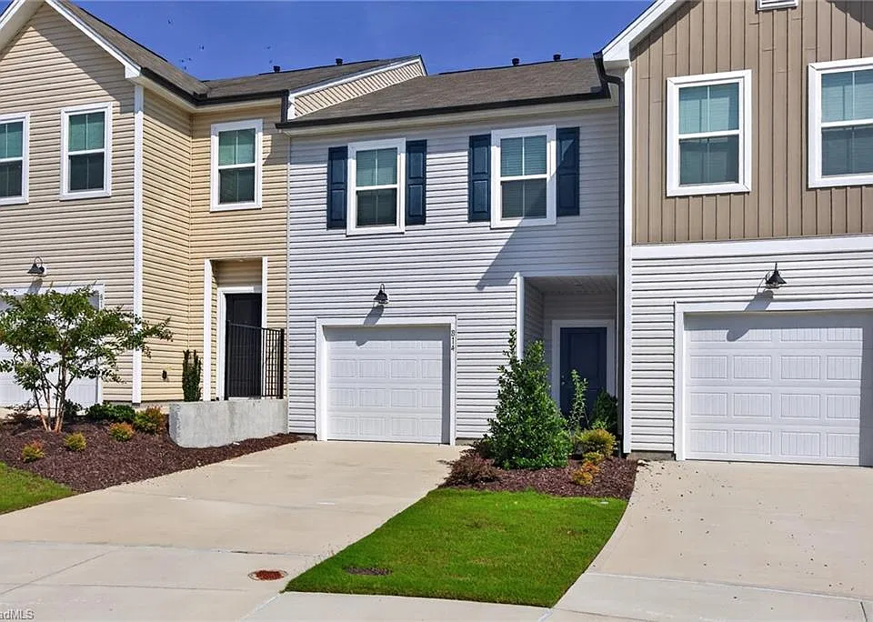 814 Falls Grove Trl