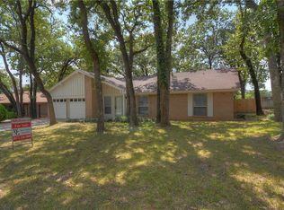 2120 Twin Elms Dr, Arlington, TX 76012