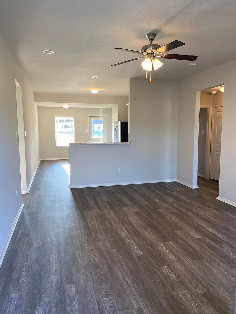 Pre-Leasing Now! Spacious 4-Bedroom, 2-Bath Home with a Large Backyard Patio in Fairview Haven — Photo 4