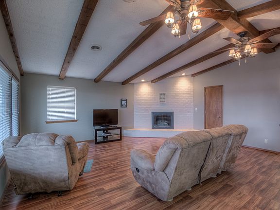 5th image of 107 N Salt Creek Dr