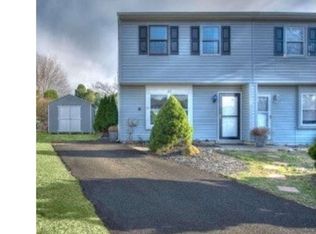 12 Carriage Dr, Horsham, PA 19044