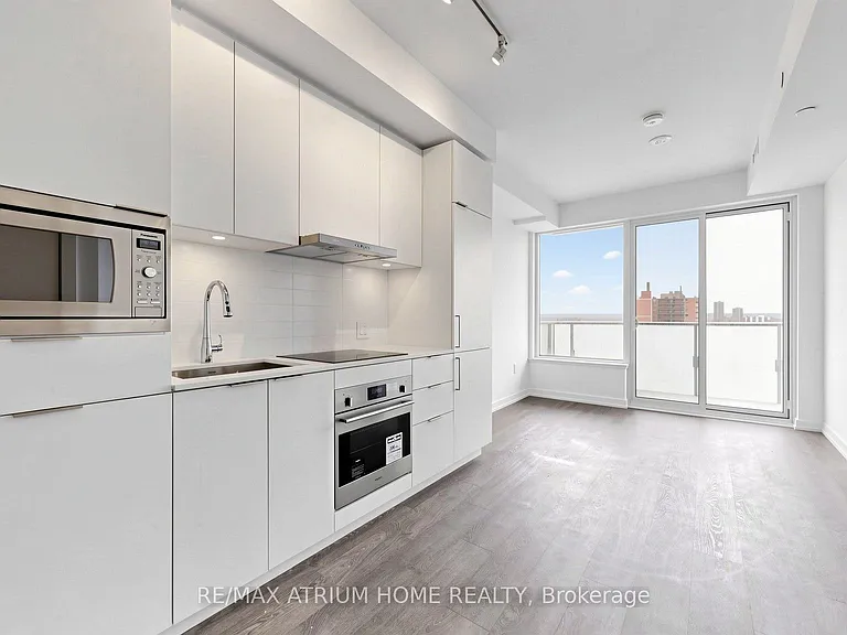 7 Golden Lion Hts #1001 — Photo 16