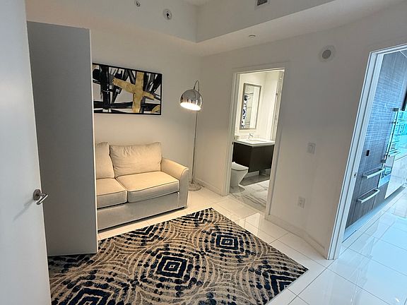 4th image of 851 NE 1st Ave #11221