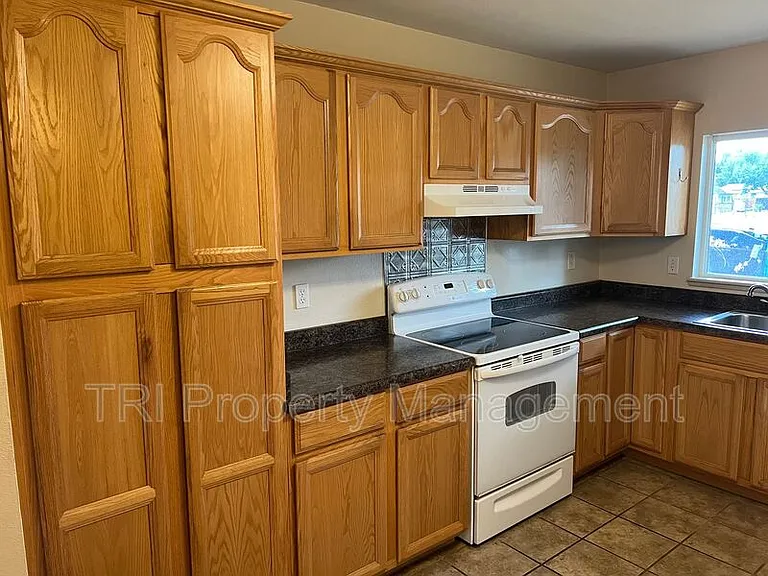 2501 Charolais Dr — Photo 2
