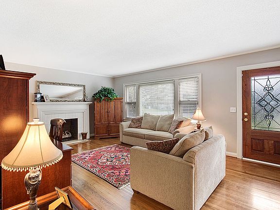 3rd image of 401 N Englewood Ave