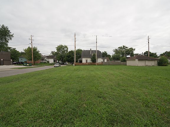 2nd image of 2041 Prospect St