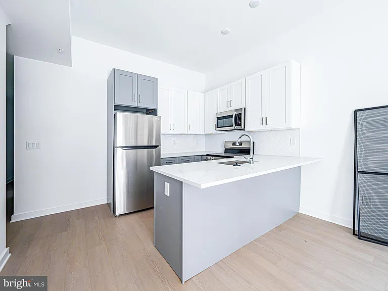 2403-2407 W Thompson St #1 — Photo 1