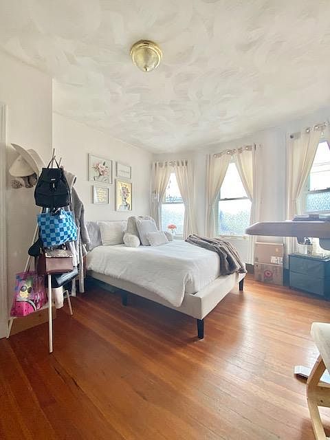 1st image of 5 S Waverly St