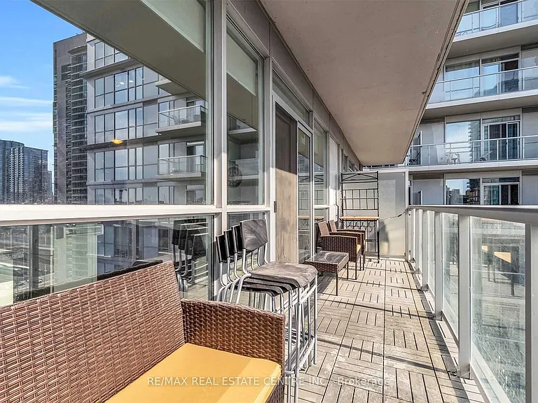352 Front St W #1413 — Photo 19