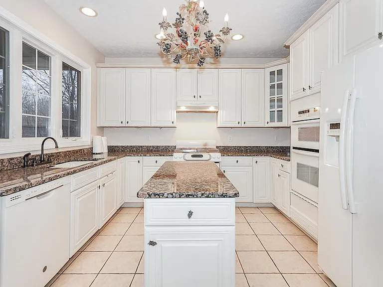 3729 Edgehill Dr — Photo 11