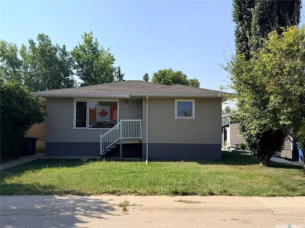411 5th AVENUE W, Assiniboia, SK S0H 0B0