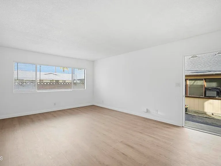 221 S Pine St #A — Photo 4