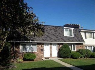 2 Stoneledge Ct, Amherst, NY 14221