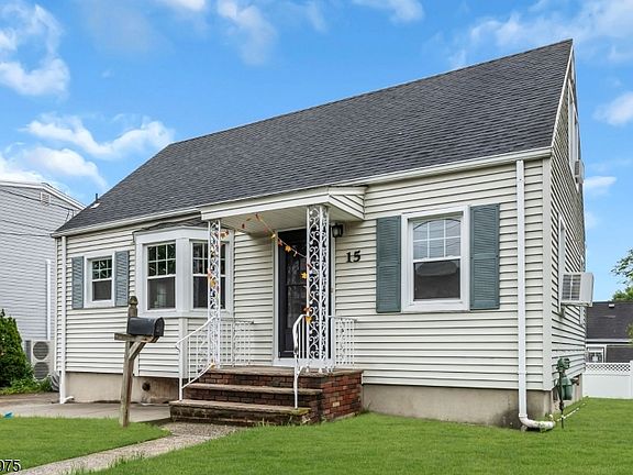 3rd image of 15 Winston Dr